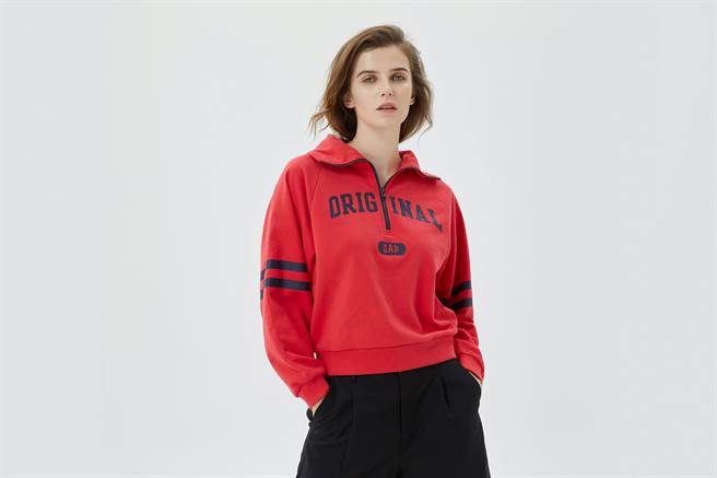 GAP精選紅色系開運單品，打造新春喜氣穿搭，另消費滿額還能抽機票。（GAP提供）