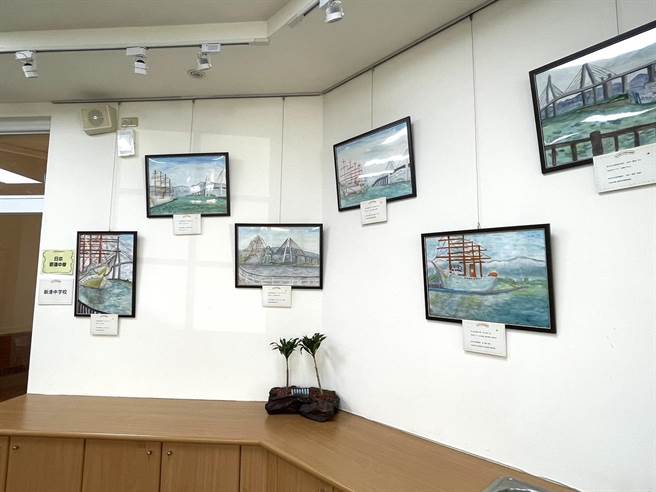 日本富山县射水市学生多以当地景观及建筑为主题创作。（蔡佩珈摄）