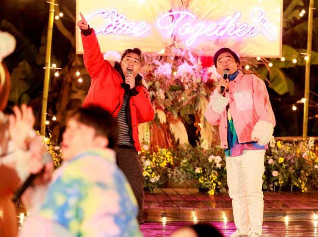 鹿希派（左）和吳宗憲首次在除夕節目中同台。（三立提供）