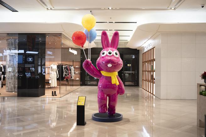 「Dream Higher」台北信义新天地A9展出。（新光三越提供）