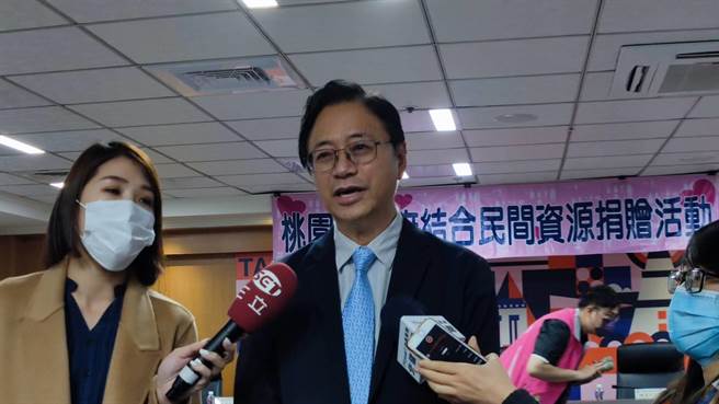 桃園市長張善政遭質疑酒駕，他說，當時回應「抿兩口」，「抿」就是酒幾乎沒有下肚。（賴佑維攝）