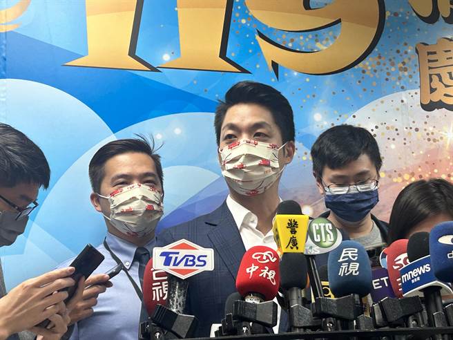 台北市長蔣萬安今下午出席消防節慶祝大會暨金龍獎頒獎典禮，會前受訪。（陳薏云攝）