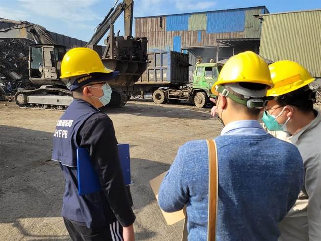 空品持续拉警报，彰化县环保局强化稽查「玩真的」，针对固定污染源，已对3家工厂依法开罚，累计35万元。（彰化县环保局提供／吴敏菁传真）