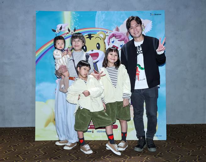 胖球全家人12日参加《巧虎与塔鲁王子》首映会。（罗永铭摄）