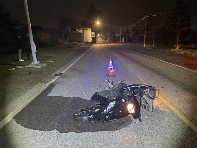 骑车被追撞的陈姓老翁伤重送医，到院前己死亡，全案依过失致死及公共危险罪移送法办。(图／警方提供)