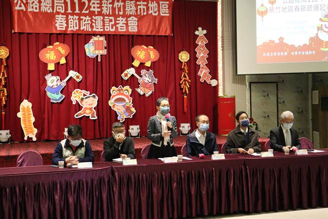 公路總局轄下3個單位，共同說明新竹地區今年春節疏運計畫。（邱立雅攝）