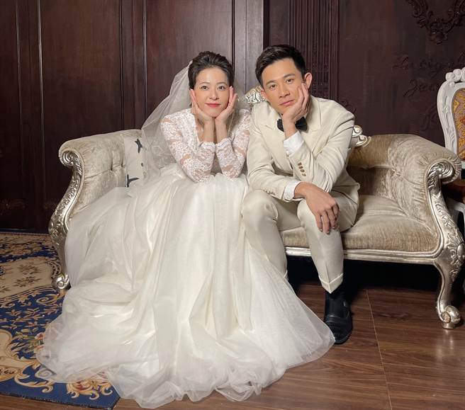 苏晏霈与曾子益拍婚纱。（民视提供）