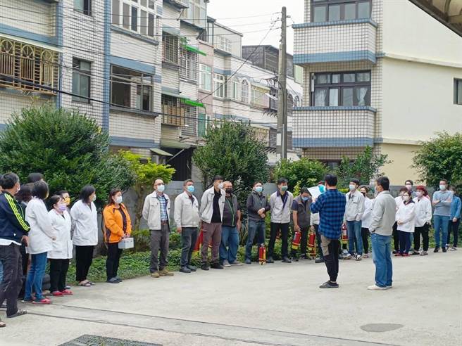消防人员盼藉演练强化工业区内防灾应变能力。（翻摄画面／蔡明亘桃园传真）