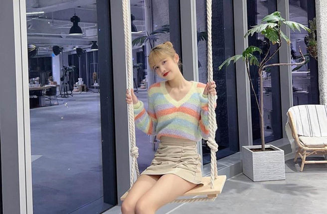 菈菈擁亮眼外型，在網路上人氣頗旺。（趣放娛樂提供）