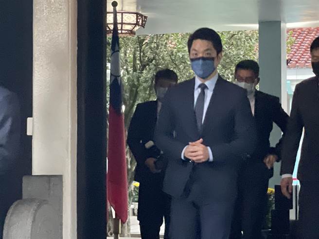 台北市長蔣萬安大溪謁陵緬懷故總總統蔣經國，離開前難過拭淚。(呂筱蟬攝)