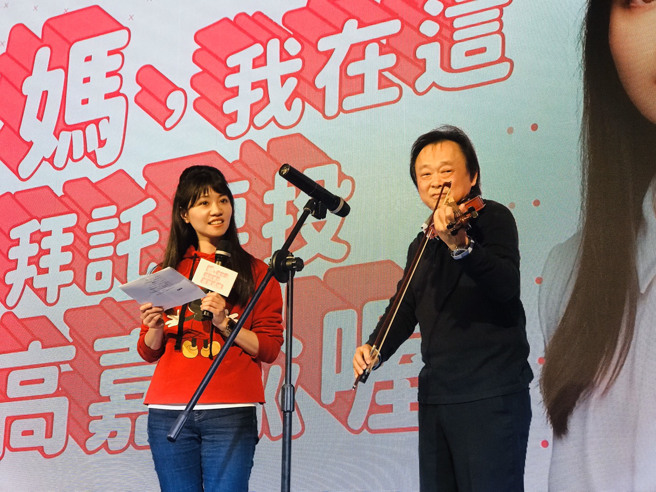 民进党立委高嘉瑜(左)、台北市议员王世坚(右)近日频在党内逆风发言，引起党内不满。（资料照,张颖齐摄）