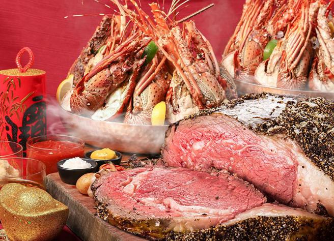 抢新年餐饮商机，台北晶华店「上庭酒廊除夕到初七推出「海陆狂飨宴」，天天龙虾牛排吃到饱。（图／台北晶华酒店提供）