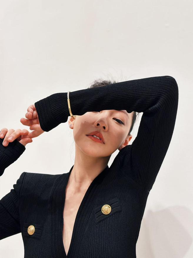 主持天后小S佩戴TIFFANY Lock系列珠宝手鐲。（TIFFANY提供）