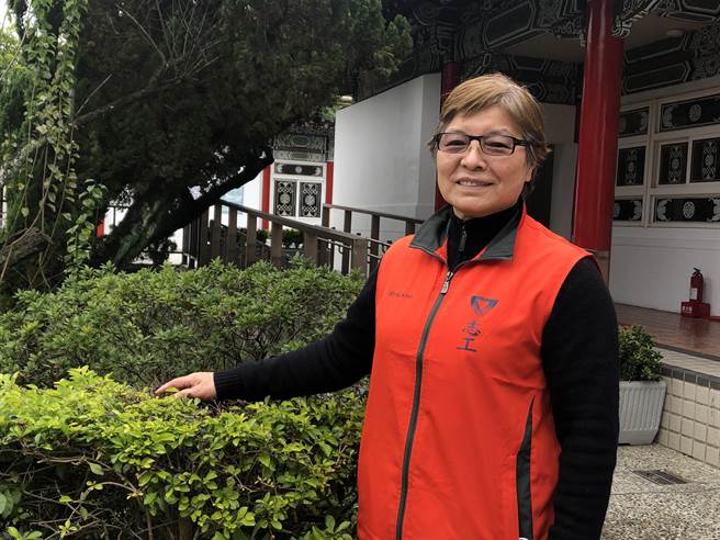 谢胜枝担任志工一做就超过十年，待人热情诚挚。（张芷瑜摄）