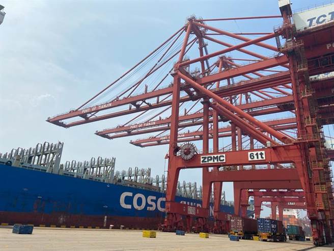 去年中國大陸外貿總值首次突破人民幣40兆元大關。（示意圖／新華社）