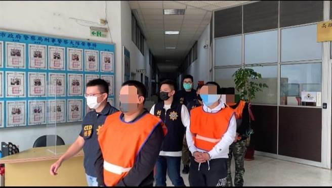 警方获报，经循线下将6名债主逮捕，依法送办。（翻摄照片／崔正纲高雄传真）