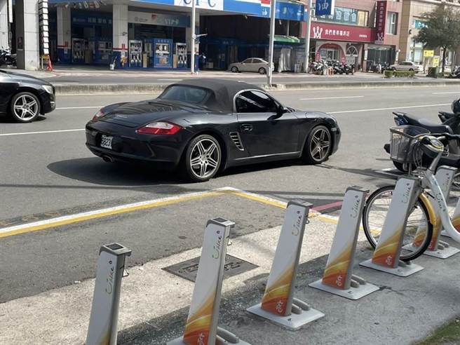 去年2月11日时，鼓山分局辖区发生震惊社会的保时捷抢银行案。（本报资料照片）