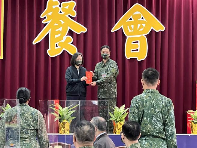 春节勖勉官兵  总统致词表示，台海及区域的和平稳定，是两岸的共同责任。（曾薏苹摄）