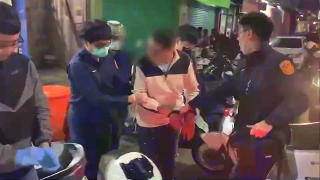 警方逮捕涉嫌纵火的郭嫌。（警方提供）