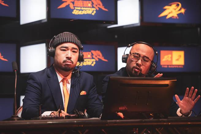 阿达（左）、美丽本人担任节目赛评。（MyVideo提供）