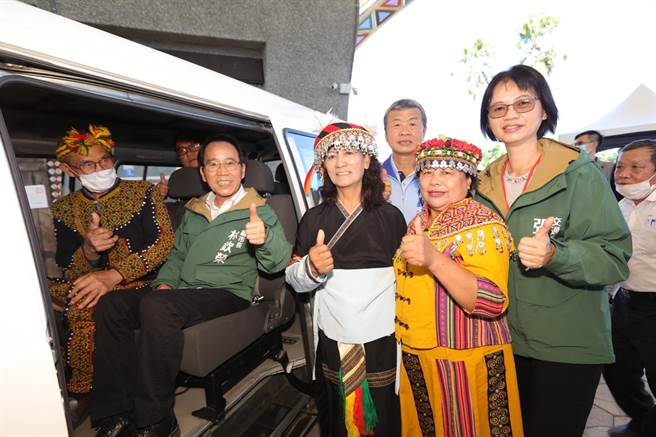 今日高雄「公车式小黄2.0」正式通车，将改善当地居民交通环境。（高雄市交通局提供／崔正纲高雄传真）