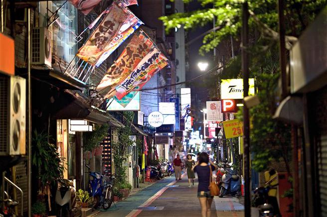 （捷丝旅台北林森馆即日起至5月31日推出「跑吧条通 回到1912大正町」住房专案，邀请房客沈醉在大正浪漫的时代，一边跑吧！一边喝吧！图／捷丝旅台北林森馆提供）