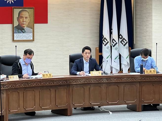 台北市长蒋万安今出席上任后首次交通会报，他强调，应尽快洗刷「行人地狱」污名。（李奇叡摄）