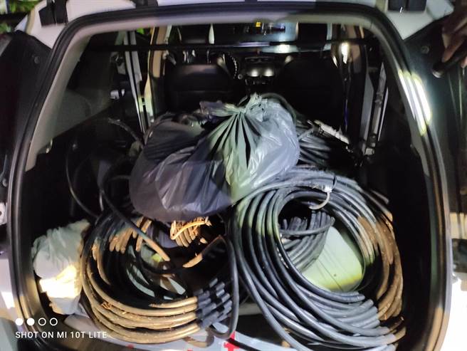 台东县知本地区近日发生多起路灯电缆线遭窃案，台东警成立专案小组当场逮到2名惯窃。（台东县警察局提供／蔡旻妤台东传真）