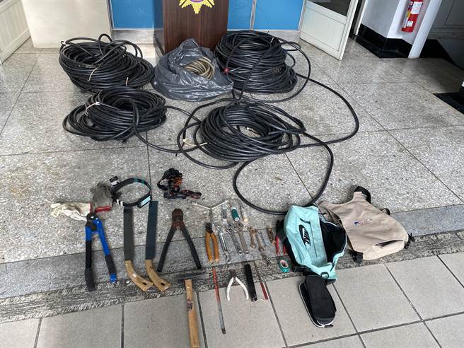 台东县知本地区近日发生多起路灯电缆线遭窃案，台东警成立专案小组当场逮到2名惯窃。（台东县警察局提供／蔡旻妤台东传真）