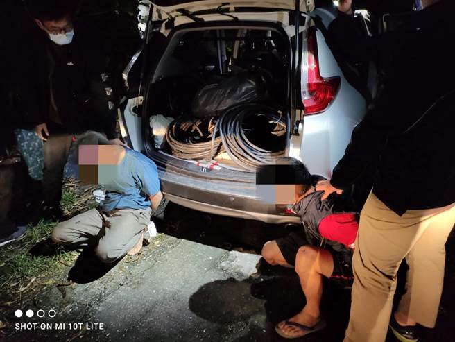 台东县知本地区近日发生多起路灯电缆线遭窃案，台东警成立专案小组当场逮到2名惯窃。（台东县警察局提供／蔡旻妤台东传真）