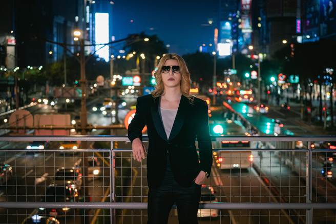 罗兰旋风访台，一到就逛夜市期待见到台湾正妹。（PressPlay Academy提供）