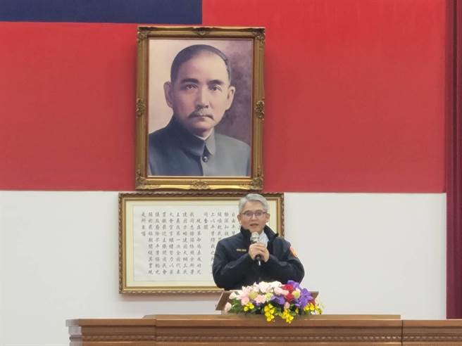 内政部代理部长花敬群13日至警政署，感谢警方一年来的辛劳。(林郁平摄)