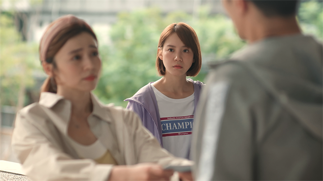 王瞳向谢佳见告白，被程予希撞见。（民视提供）