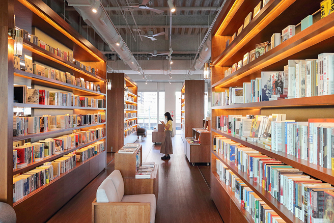 高雄市立圖書館與獨立書店「承風青鳥」、承億酒店共同打造全新閱讀環境。(攝影/Carter)