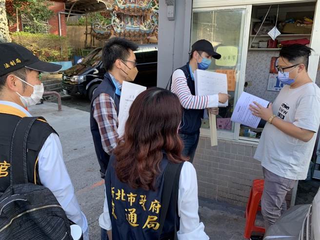 遏止春节假期趁机哄抬收费 新北联合稽查九份私人停车场。（新北市交通局提供）