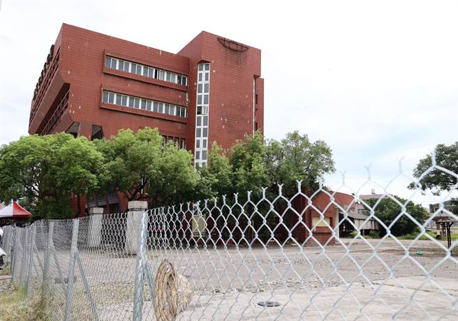 云林县府去年与国有财产署合作兴建北港转运站，国产署突然喊停，自行招标70年地上权，近日即将决标。云林县府13日举行记者会呼吁国有财产署停止决标，回归北港转运站计画，图为预定地。（云林县府提供）