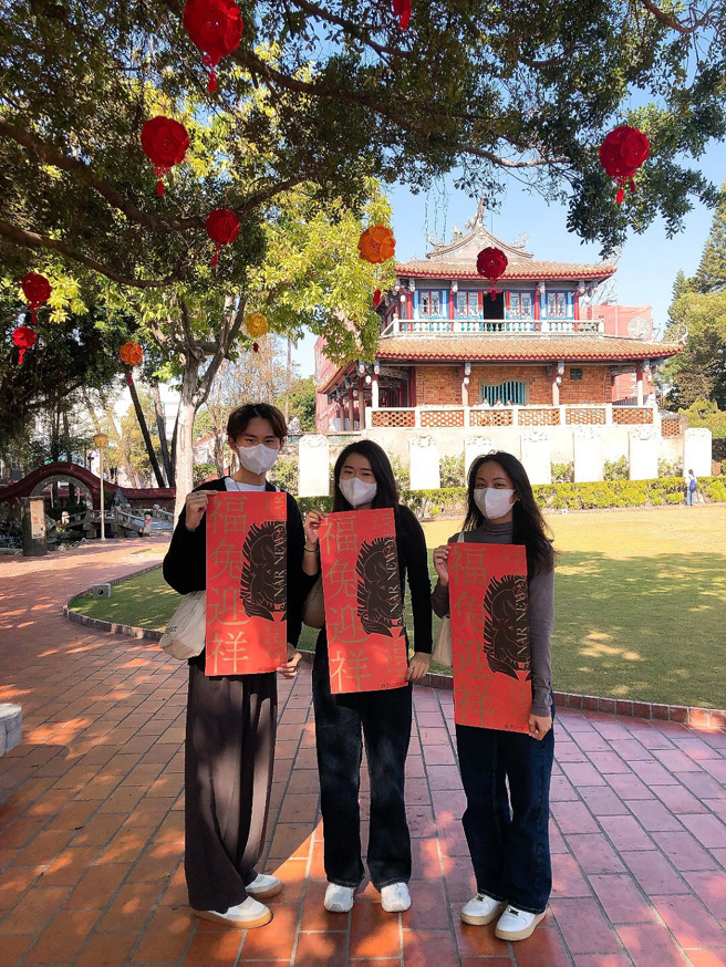 台南文化局打造「2023臺南古蹟行春」一系列精采活动，购全票入园限量赠春联。（图/台南市政府文化局提供）