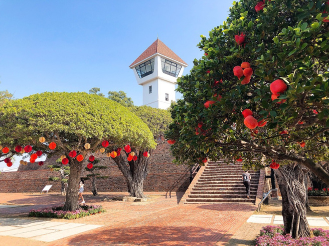 文化局将在东门城、赤崁楼、安平古堡、亿载金城、安平树屋等各大古蹟景点完成「古蹟新春布置」。（图/台南市政府文化局提供）