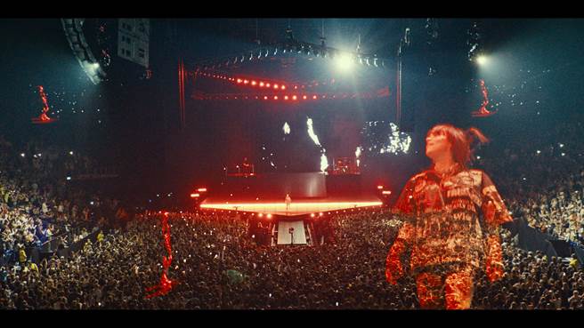 影院加长版将带领观眾体验怪奇比莉在伦敦O2体育馆举办的演唱会现场。（威秀提供）