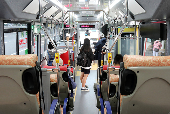 高雄市電動公車比例六都第一，被交通部選為電動公車示範計畫執行成果標竿城市。(攝影/Carter)