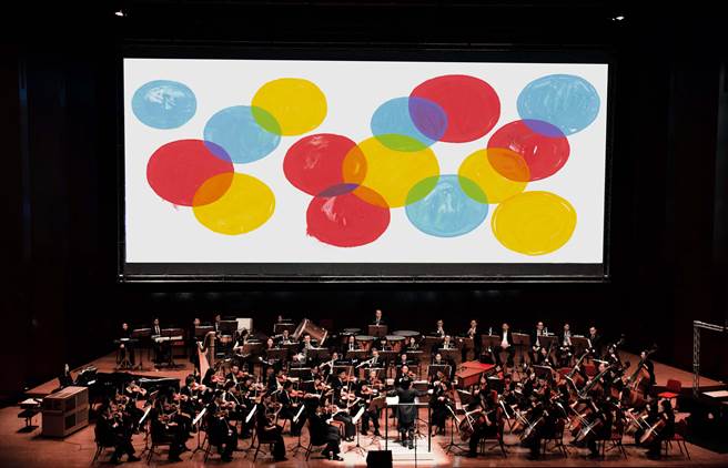 2015年在国家音乐厅演出的《小黄点与四季》音乐会，全场嗨翻天(信谊基金会提供)