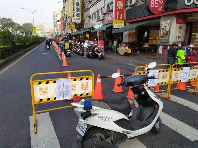 三重力行市场周边道路将在农历春节前5天採取交通管制措施。（三重区公所提供）