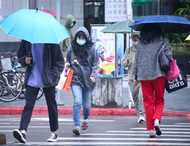 氣象局表示，明（14）日各區天氣漸趨不穩定，預估下周日（1/15）北台灣有明顯降雨。（示意圖／羅永銘攝）
