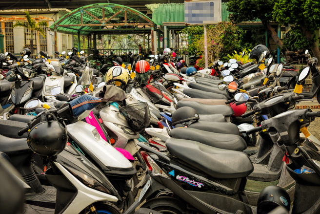男子托运机车到台南新市，结果去领车时却找不到，一查之下原来机车寄送到新竹了。（示意图/shutterstock）