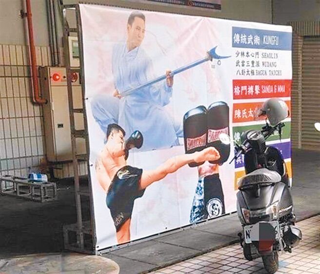 高雄格斗赛选手正面重击跪地瘫软，昏迷4天仍宣告不治，检方昨日进行相验。（本报资料照片）