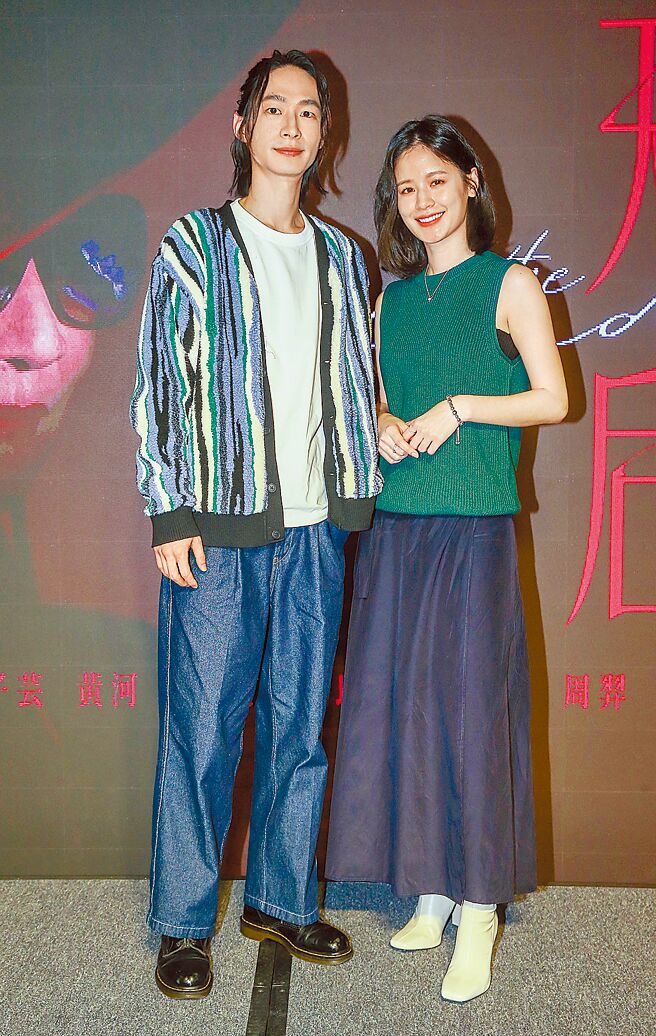 黄河（左）首次和袁子芸合作舞台剧。（粘耿豪摄）