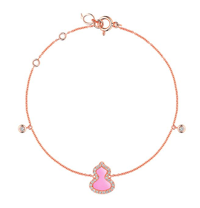 Qeelin Petite Wulu 18K玫瑰金镶钻粉红蛋白石手炼，价格店洽。（Qeelin提供）