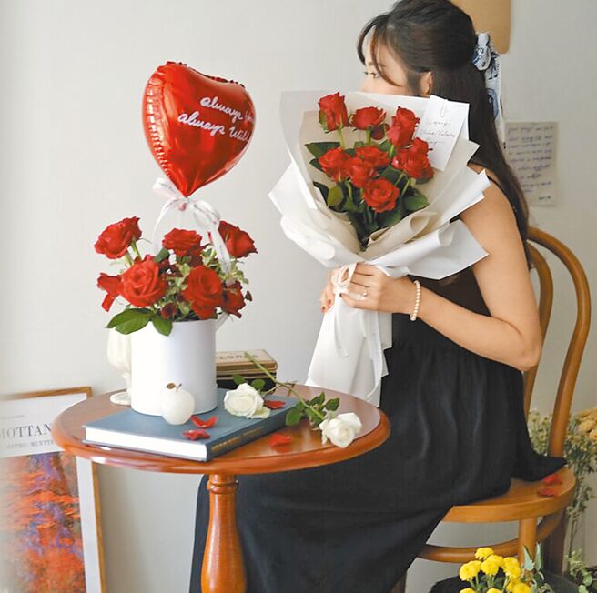 情侣过节讲求仪式感，MorningCat就推出不少浪漫花束、永生花为情人节点缀爱意。（摘自MorningCat官网）