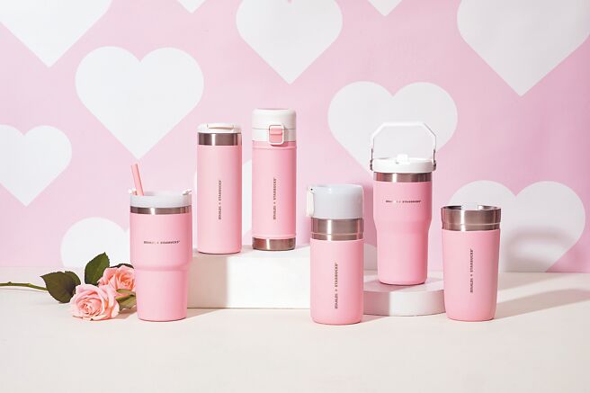 星巴克Stanley新品走粉色梦幻风格，马克杯、不锈钢杯均有，价格1150元起。（星巴克提供）