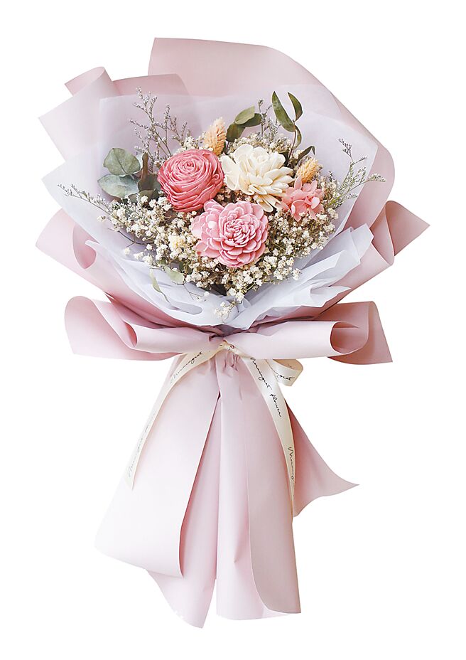 全家FamiPort预购推出MorningCat浪漫花束迎战情人节，包含「扩香永恒索拉花花束」，1099元。（全家提供）